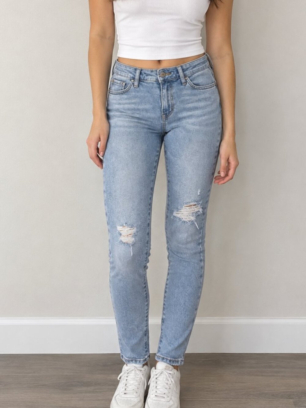 Levi's 711 Skinny Distressed Light Wash Jeans Size 26